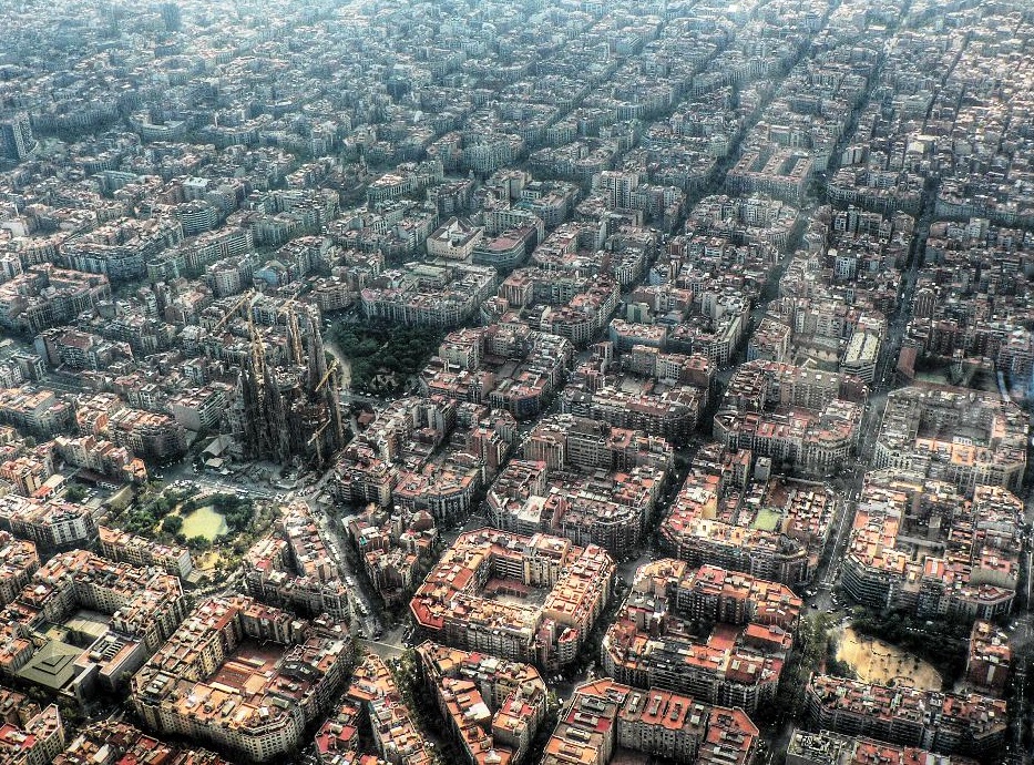 barcelona-vista-aerea-y-sagrada-familia