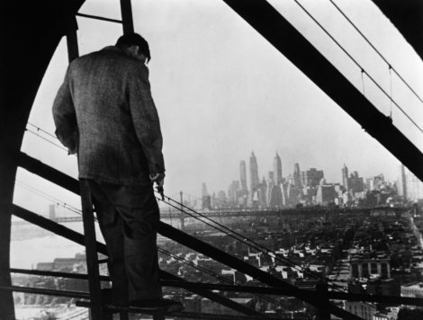 naked-city-the-1948-001-man-high-new-york-skyline-00n-630